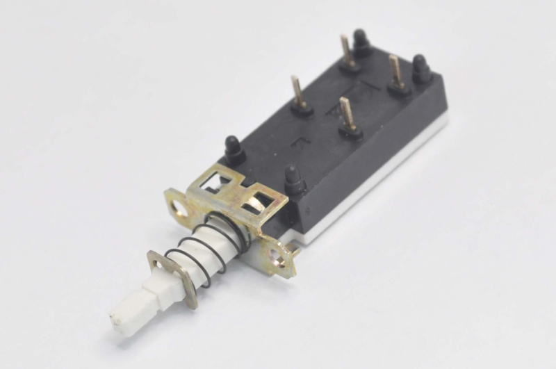 Кнопка с фиксацией 4-pin ВКН-512