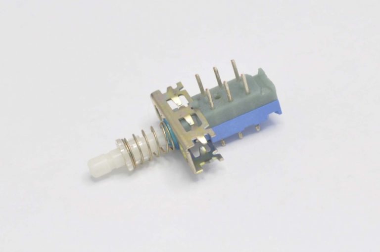 Кнопка с фиксацией 6-pin ПКН61-Н2-1-6