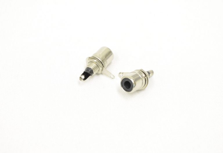Разъем RCA "гн" металл на корпус черное 1-290 BK