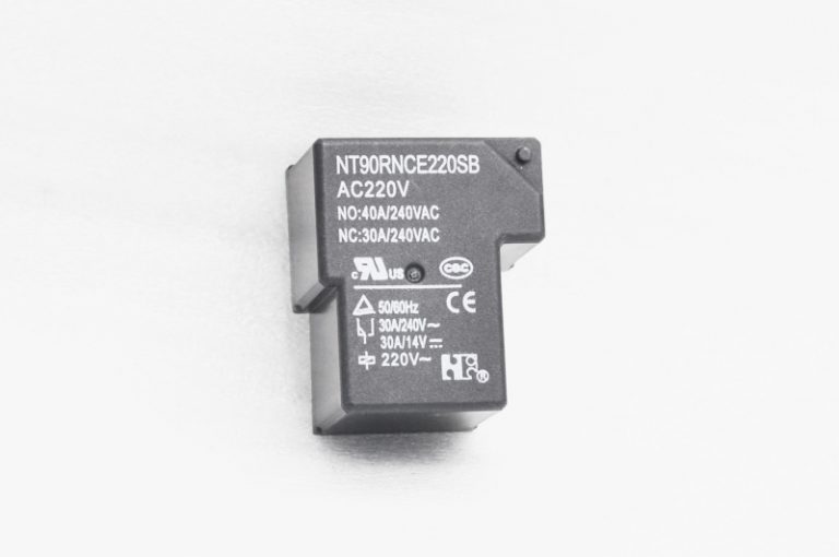 Реле NT90R-NCE-AC220V-SB Катушка 220V, одна группа (1C), 40A 32.5x27.6x20.5