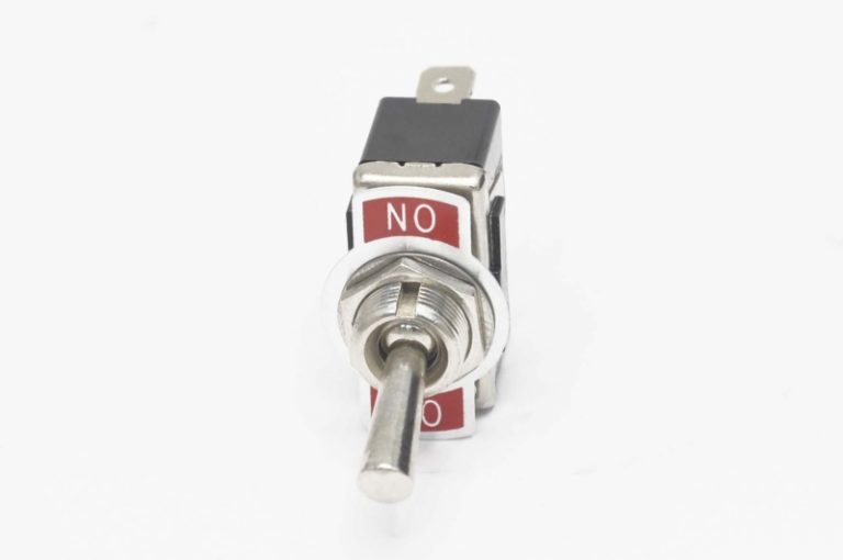 Тумблер KN3(C)-102P On-On 3-pin 15A 250V