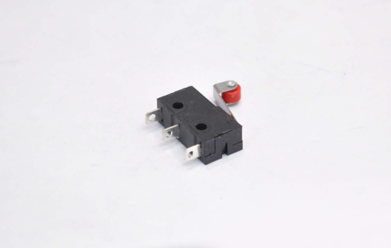 Микропереключатель SM5-05N-115-G45 250V 3A с роликом