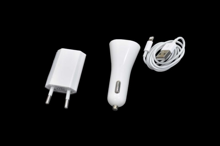 02885 Зарядное устройство для 5/5S/6/6+/6S/6S+/7/7 3 в1