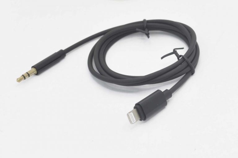 Кабель More choice UK28i AUX аудио 3,5мм - Lightning 8-pin 1m, черный