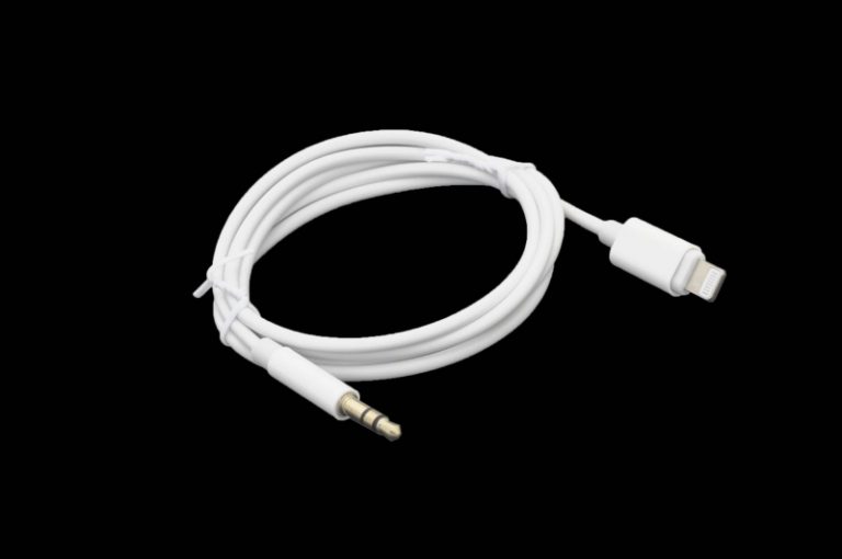 Кабель More choice UK28i AUX аудио 3,5мм-Lightning 8-pin 1m, белый